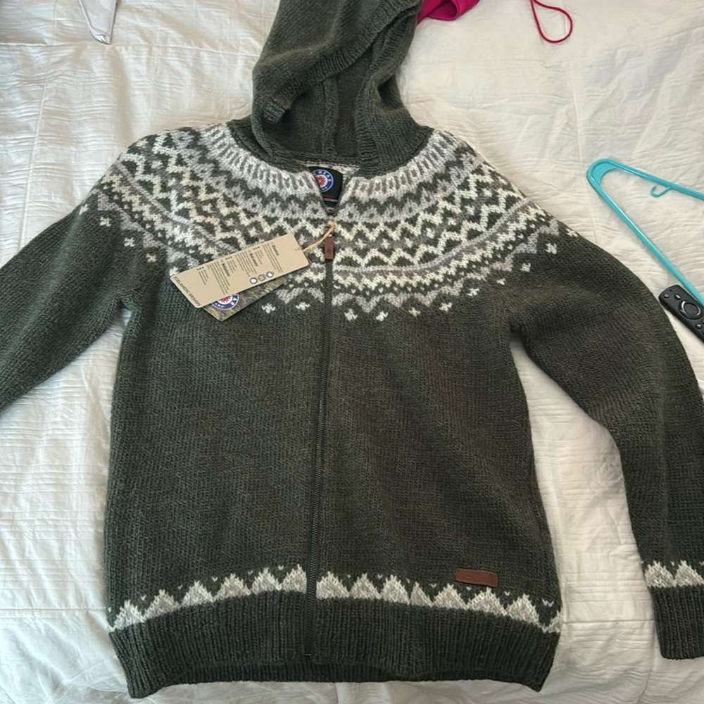 100% wool Icelandic sweater